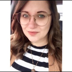 Meet your Posher, Alexandra